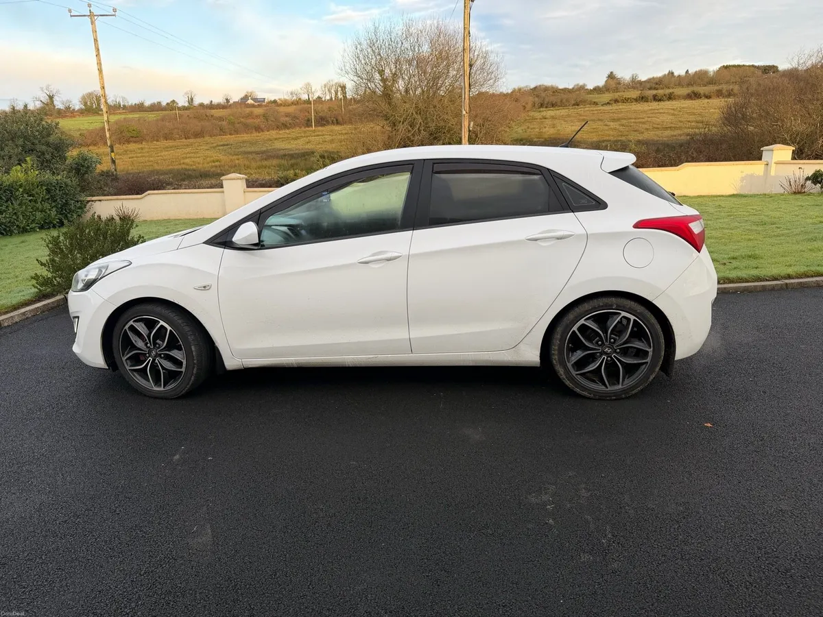 2015 (152) Hyundai i30 1.4 Crdi Classic - Image 2