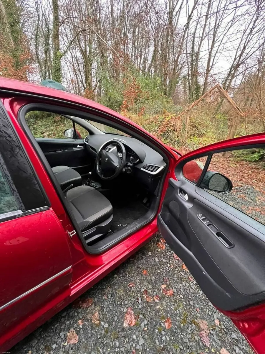 Peugeot 207 2011 - Image 2