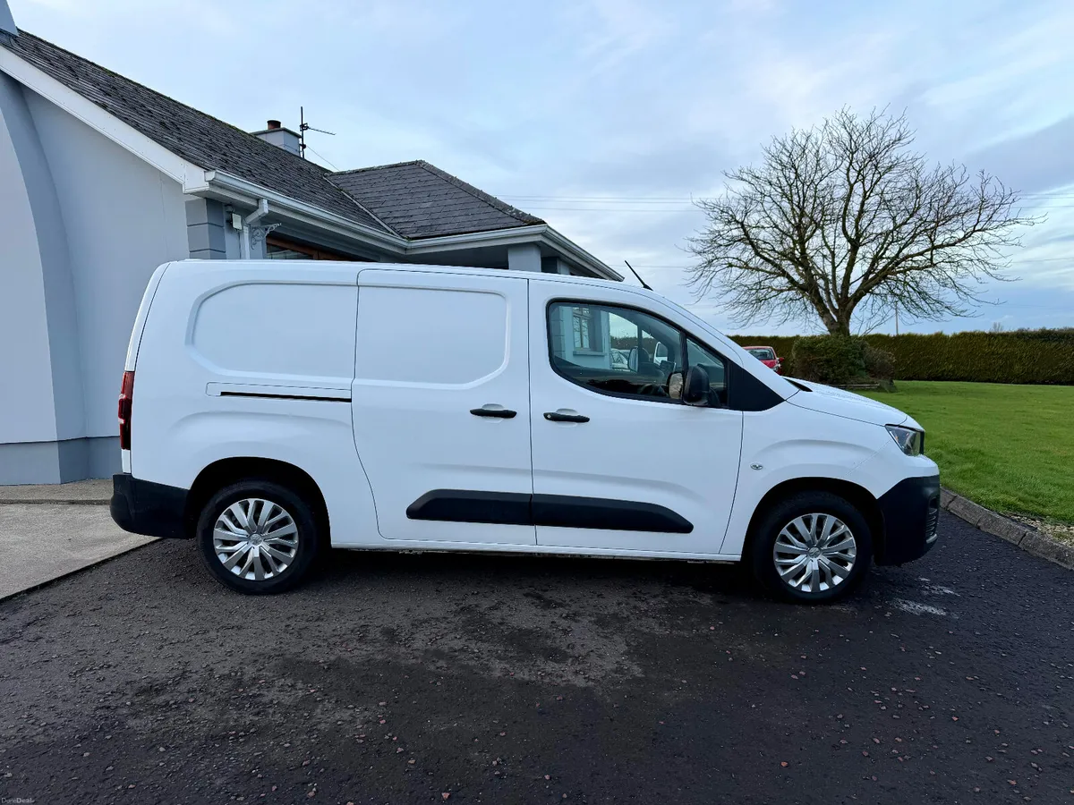 2019 Peugeot Partner 1.5 100bhp Professional - Image 4
