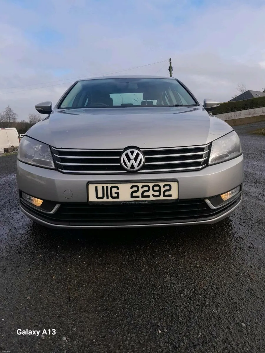 Volkswagen Passat S Bluemotion - Image 1