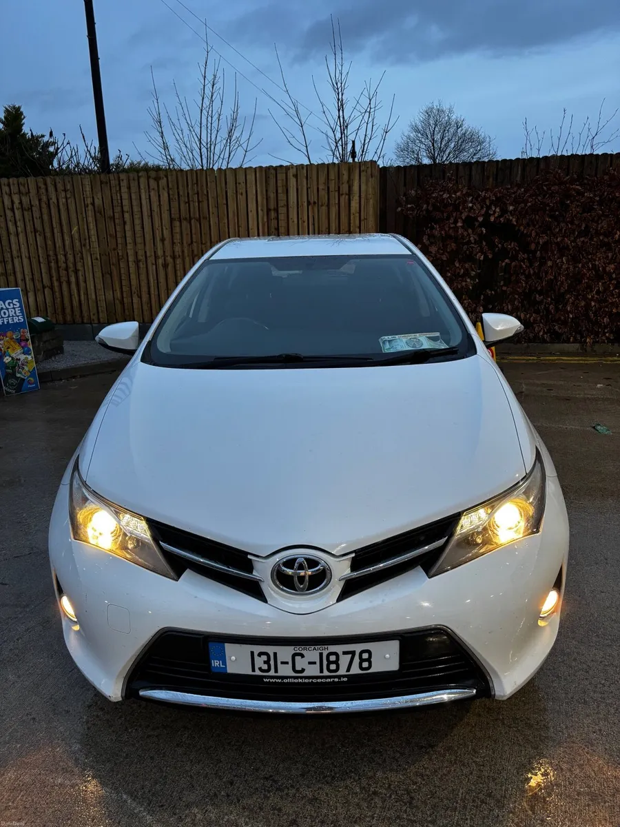 Toyota Auris 2013 - Image 1