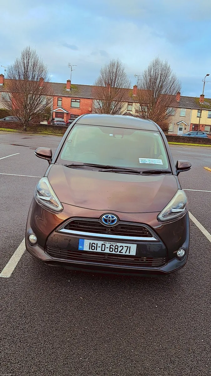 Tayota sienta - Image 1