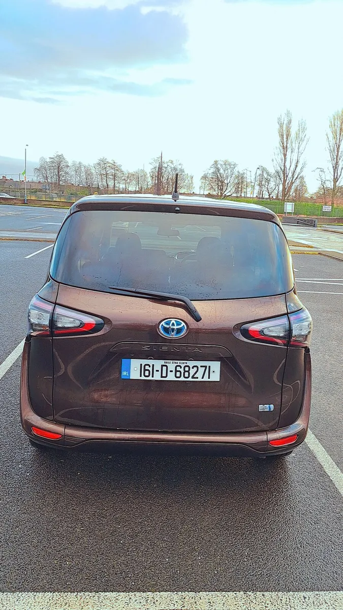 Tayota sienta - Image 3