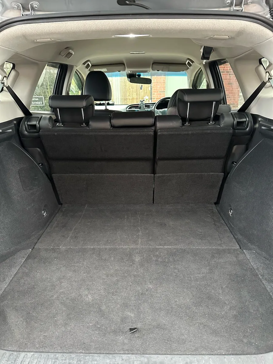 Honda Shuttle 1.5L Petrol Hybrid - Image 4