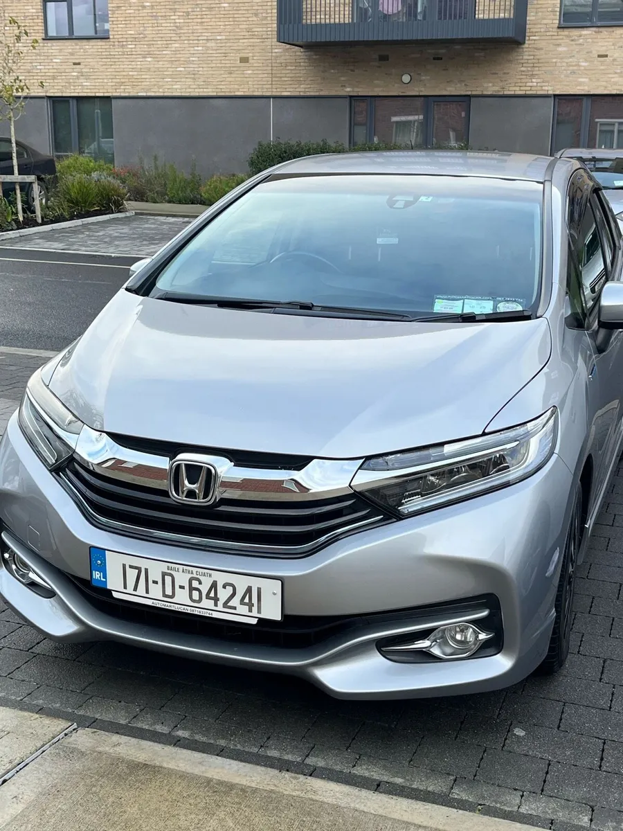 Honda Shuttle 1.5L Petrol Hybrid - Image 1