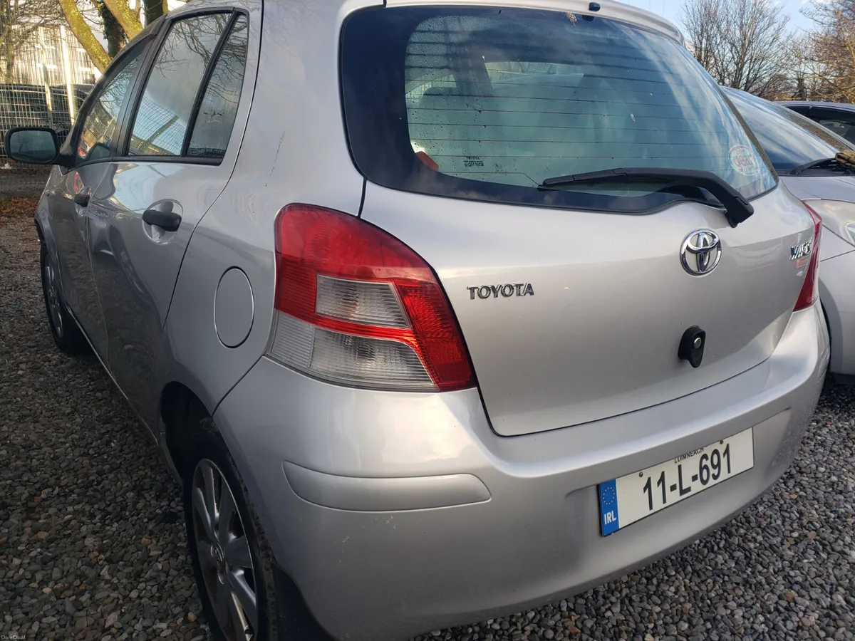 Toyota Auris 2011 - Image 2