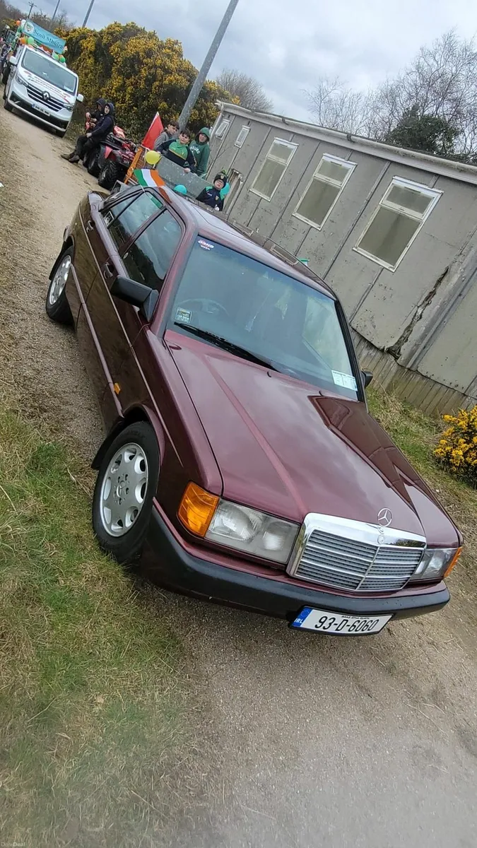 Mercedes-Benz E-Class 1993 - Image 2