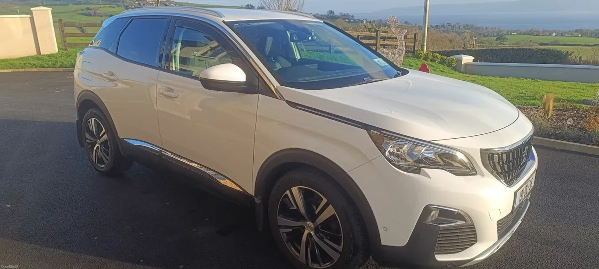 2019 Peugeot 3008 ALLURE LOW MILEAGE - Image 4