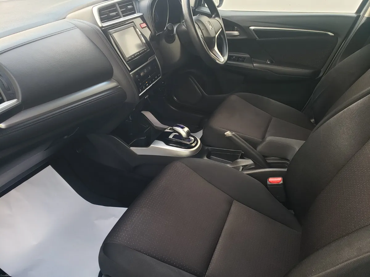 2015 honda Fit - Image 4