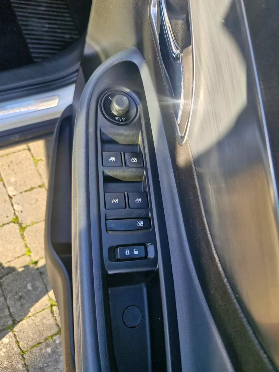 OPEL MOKKA  LOW MILEAGE - Image 3