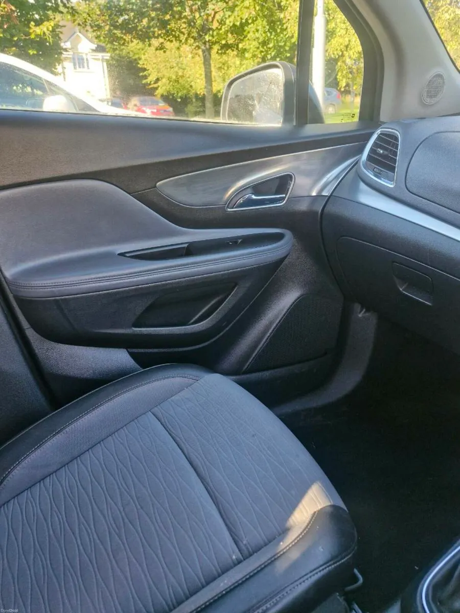 OPEL MOKKA  LOW MILEAGE - Image 4
