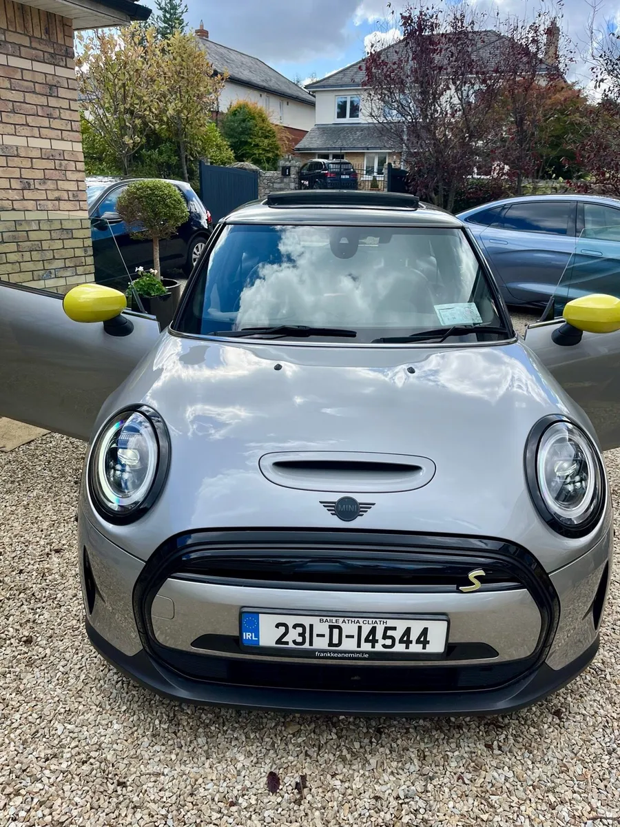 Mini Cooper Car - Image 2