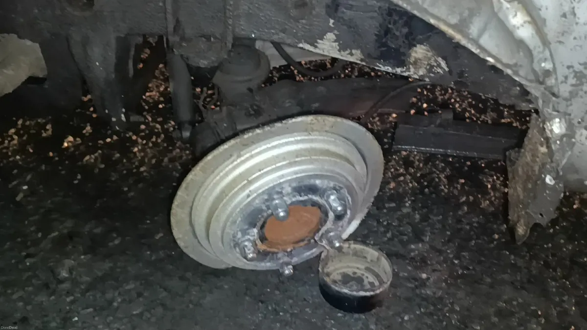 Suzuki Jimny 2003 Bent Rear Axle - Image 3