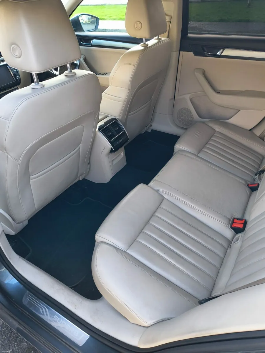 Škoda Superb - Image 4