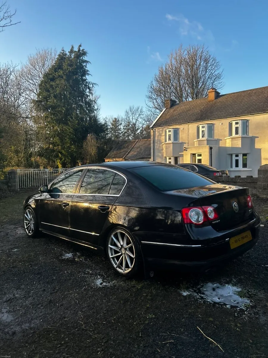 2010 Volkswagen Passat - Image 1