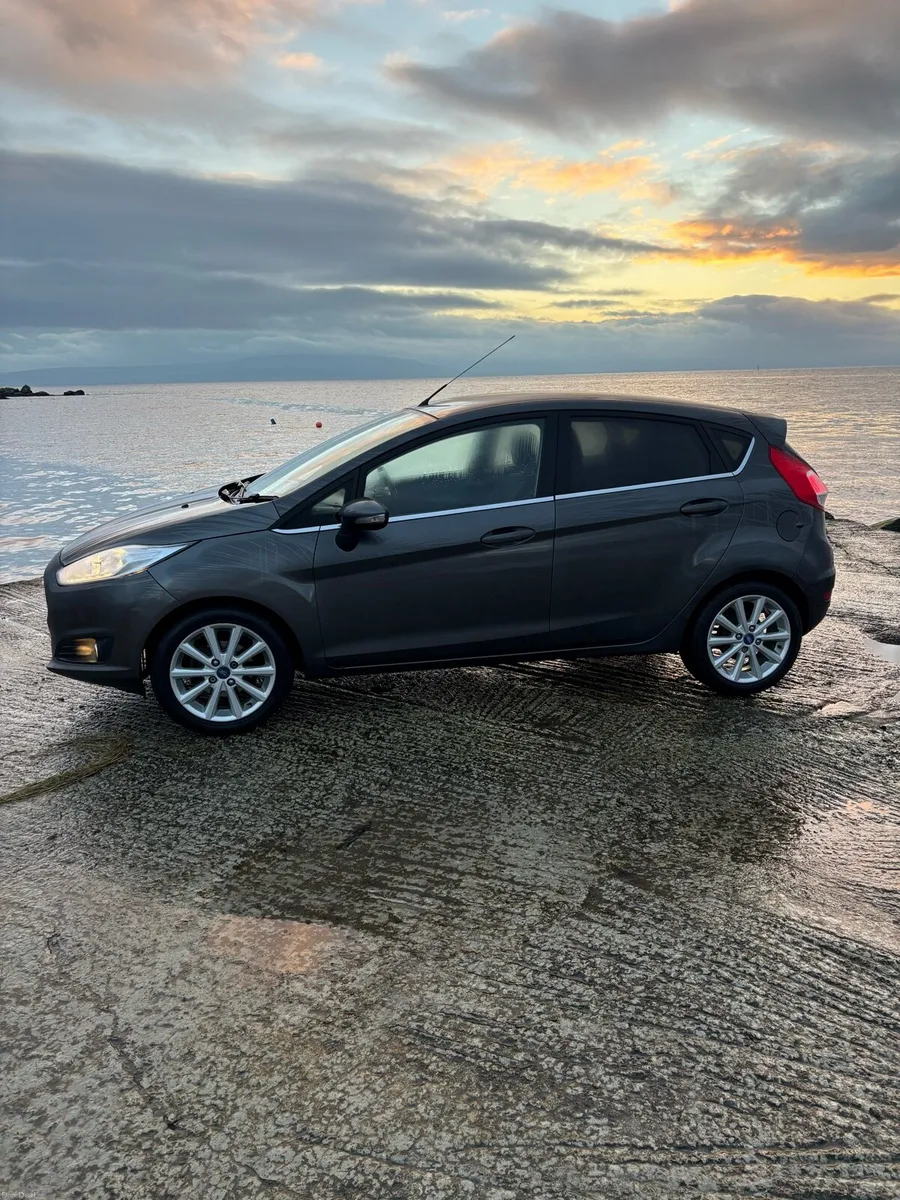 2016 ford fiesta - Image 2