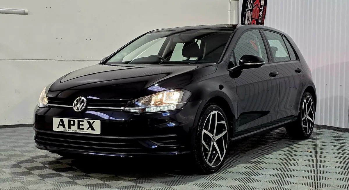 Volkswagen Golf DIESEL HATCHBACK - Image 1