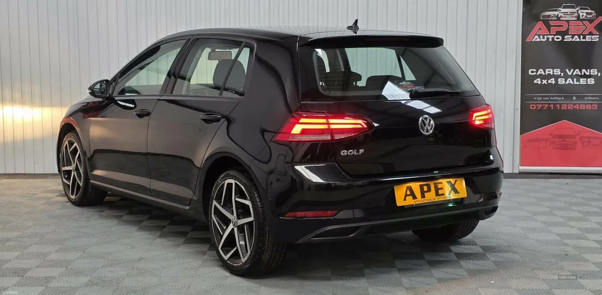 Volkswagen Golf DIESEL HATCHBACK - Image 2