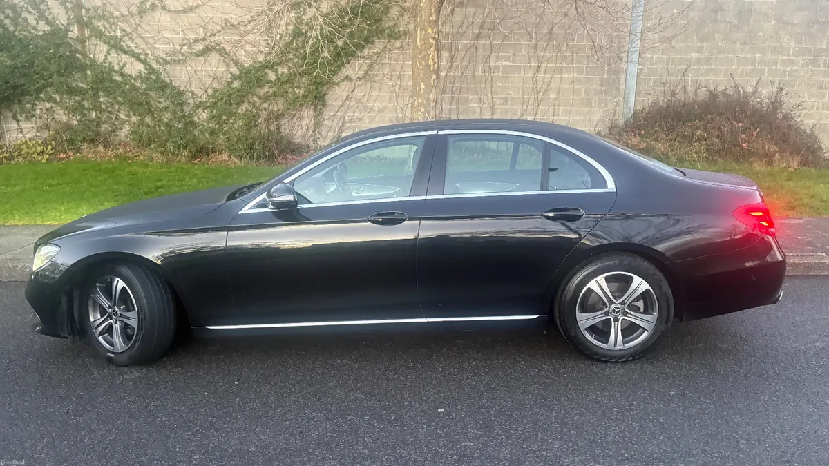 Mercedes-Benz E-Class 2019 E220D SE PREMIUM AUTO - Image 4