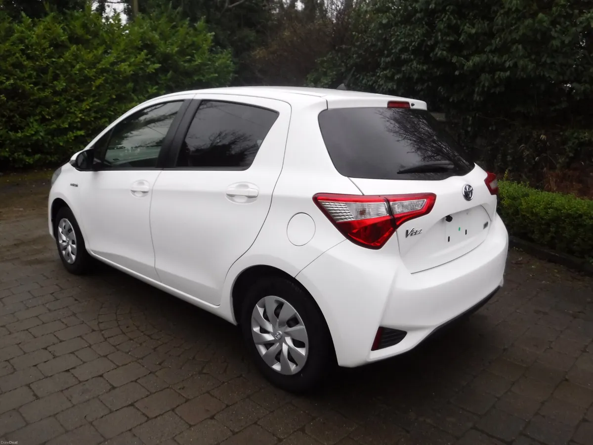 TOYOTA YARIS VITZ 1.5 AUTO HYBRID LOW MILES - Image 4
