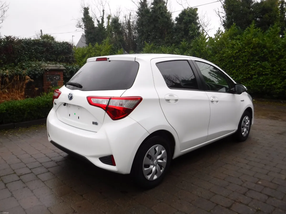 TOYOTA YARIS VITZ 1.5 AUTO HYBRID LOW MILES - Image 3