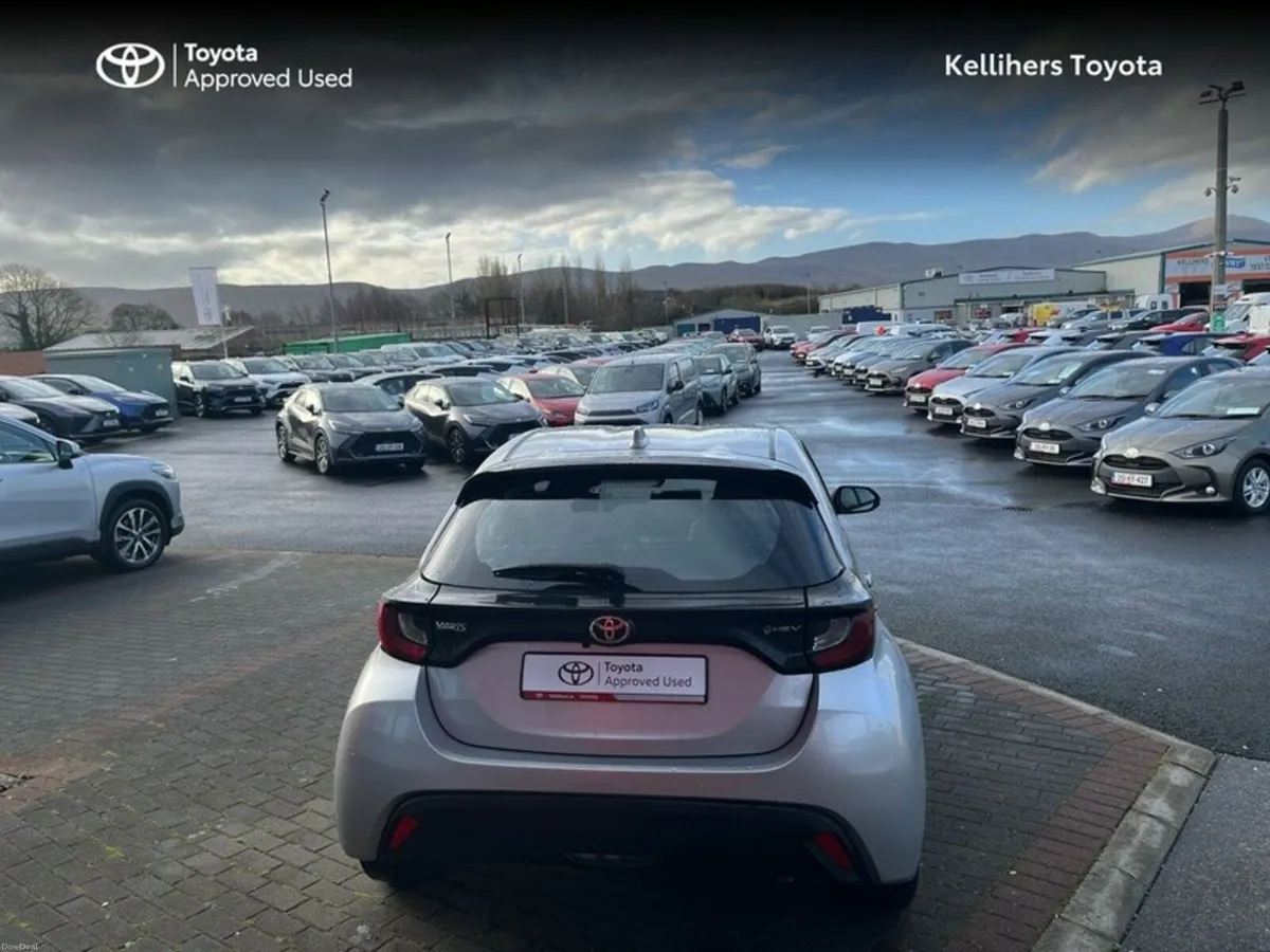 Toyota Yaris HYBRID ELECTRIC LUNA - Image 4