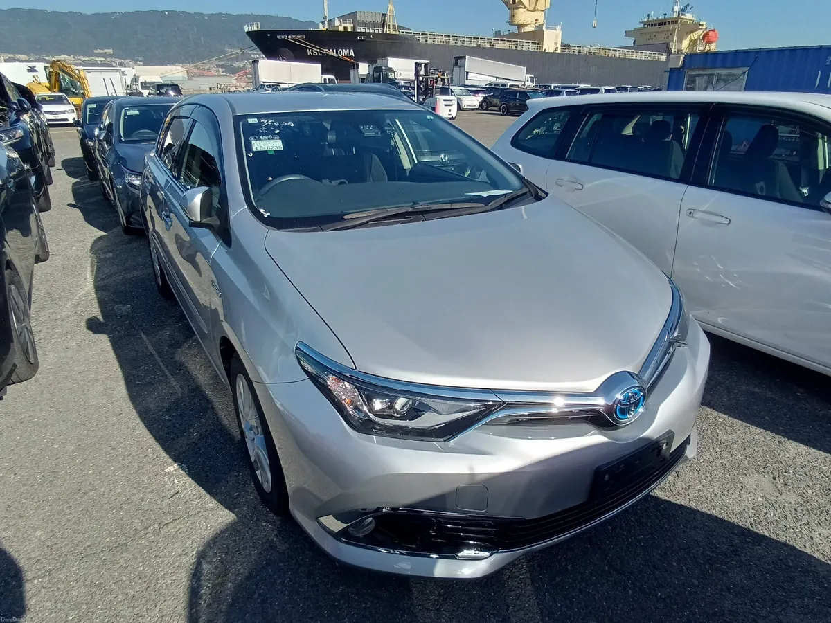 2016 Toyota Auris Hybrid - Image 3