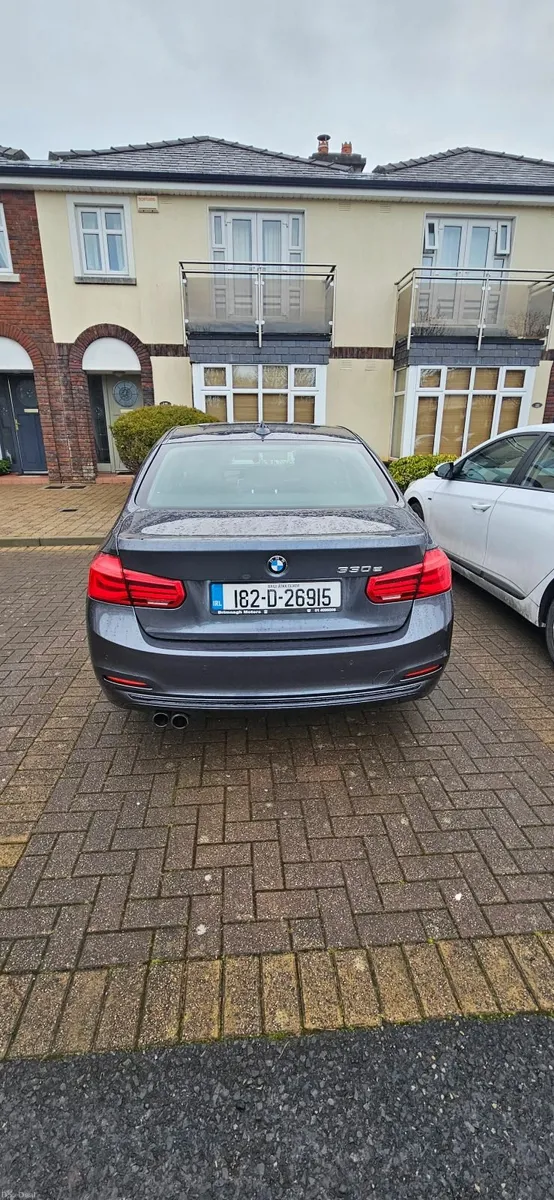 BMW 3-Series 2018 - Image 2