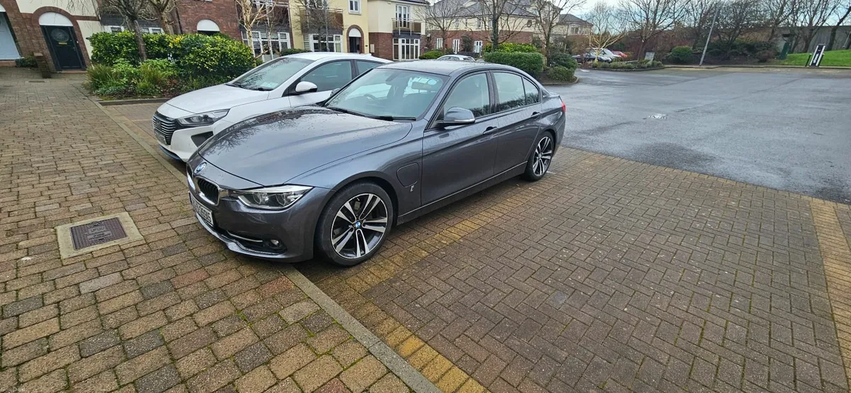 BMW 3-Series 2018 - Image 4