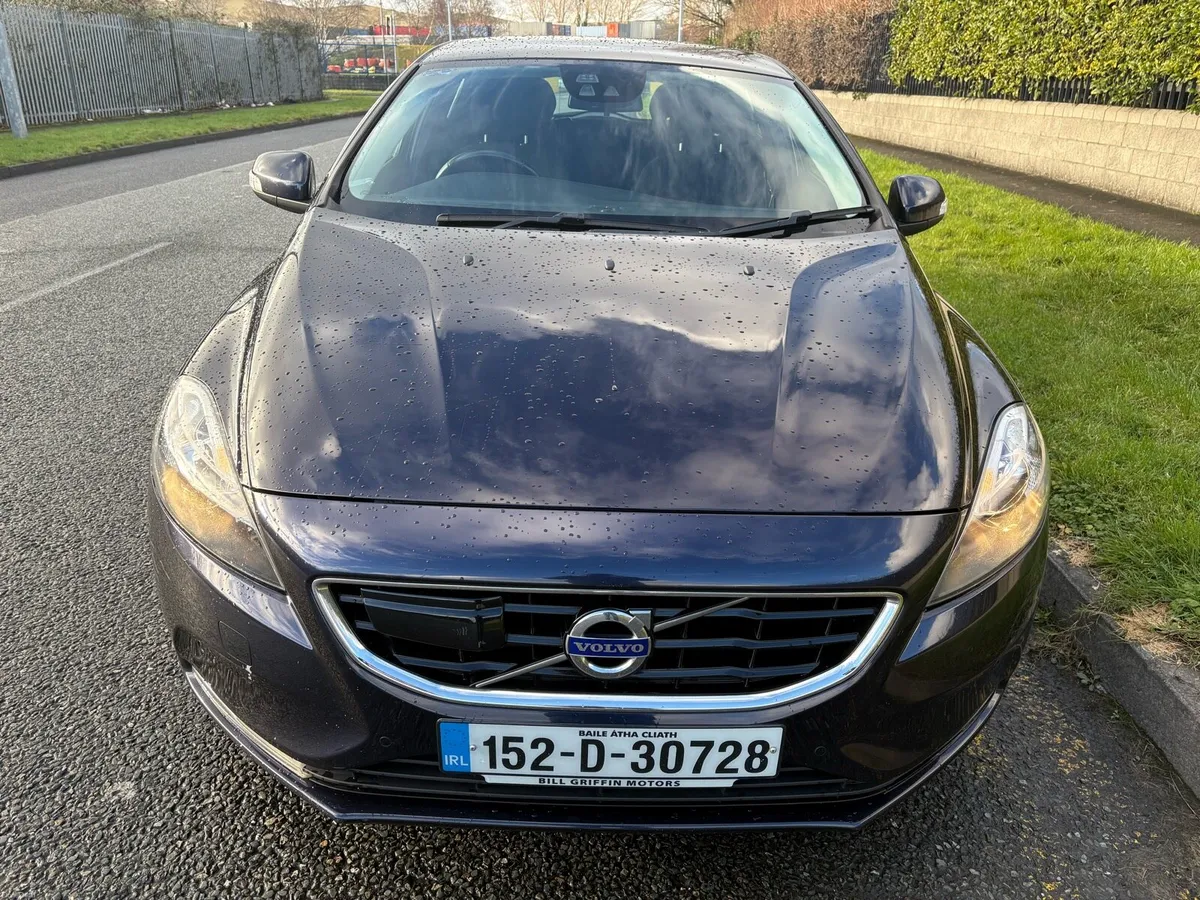 Volvo v40 Brand new NCT 01-27 and taxed - Image 2