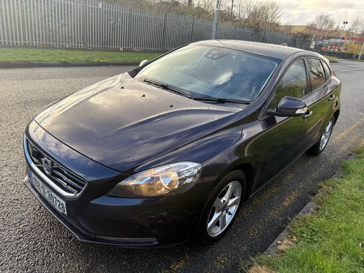Volvo v40 Brand new NCT 01-27 and taxed - Image 3