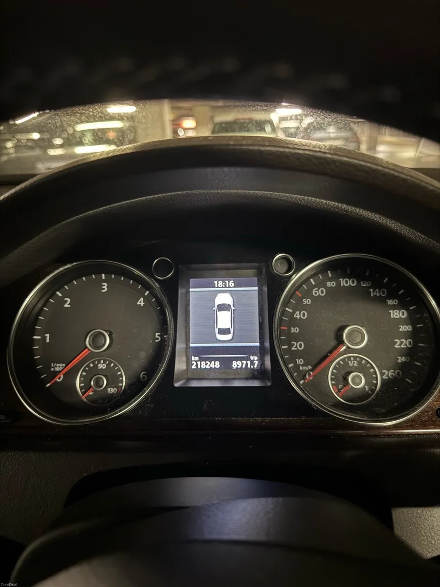 VW Passat 2011 1.6 TDI Bluemotion - Image 2