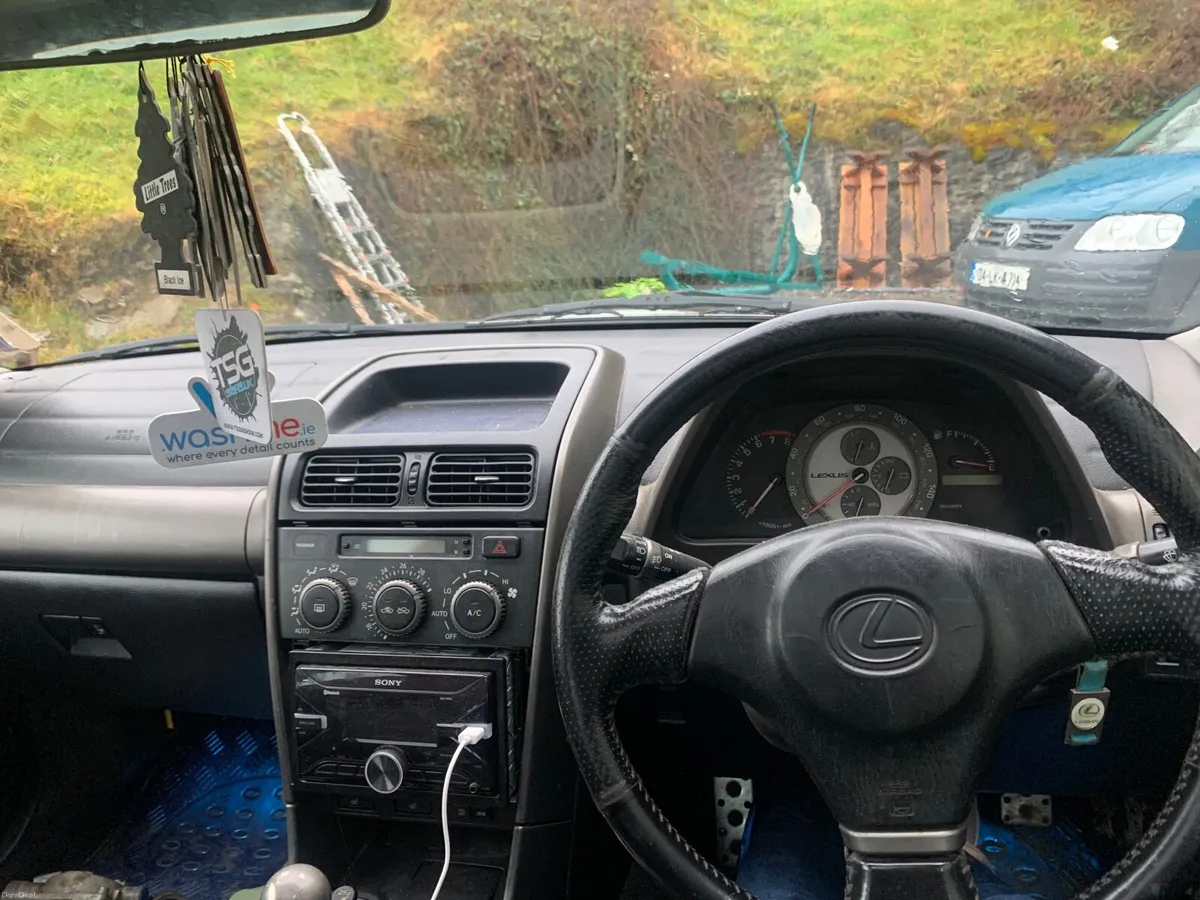 Lexus is200 - Image 2