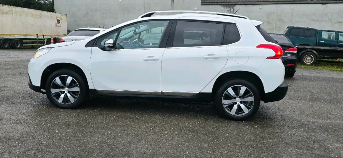 Peugeot 2008 - Image 2