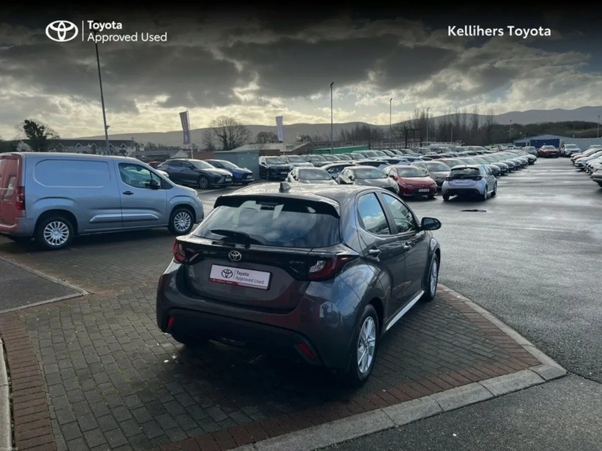 Toyota Yaris Yaris Hybrid Luna - Image 2