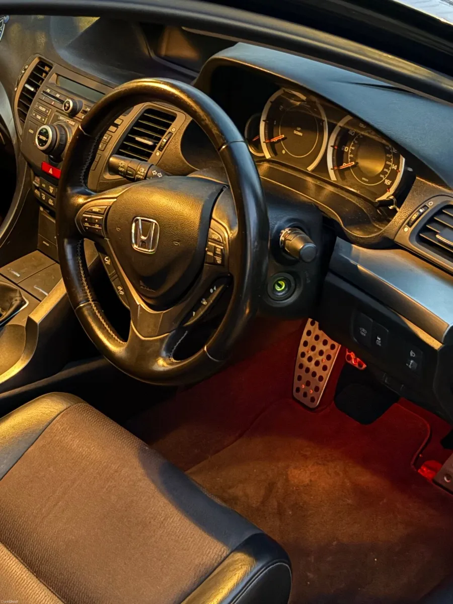 Honda Accord 2013 - Image 2