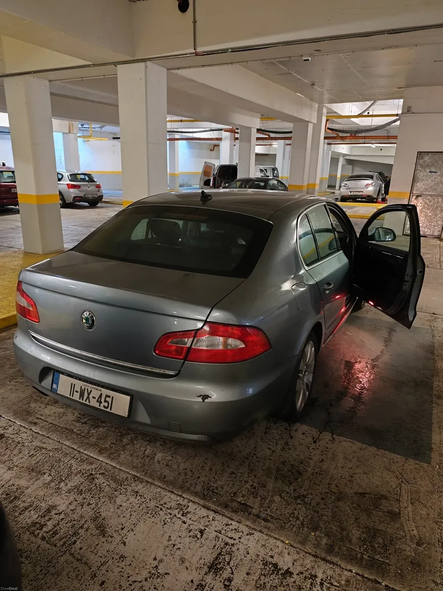 Skoda Superb 2011 - Image 2