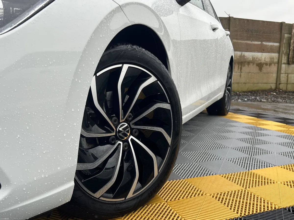 Volkswagen Golf 2.0 TDI Auto - Image 3