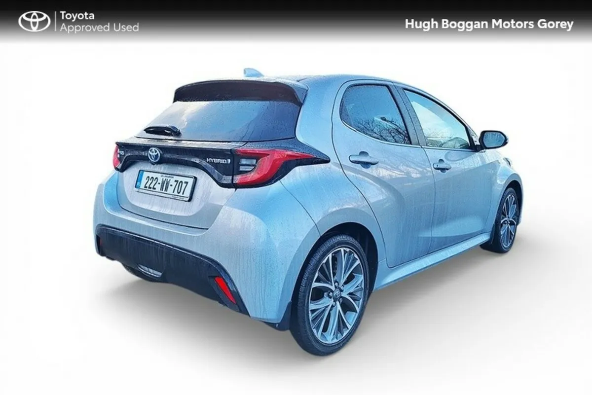 Toyota Yaris 1.5 PLATINUM 4DR - Image 2