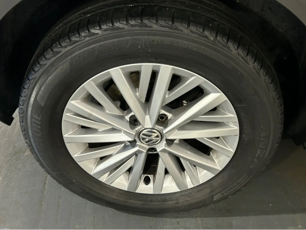 Volkswagen T-Roc DESIGN 1.0 TSI MANUAL 6SPEED FWD - Image 4