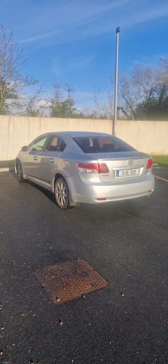 Toyota Avensis 2011 - Image 2