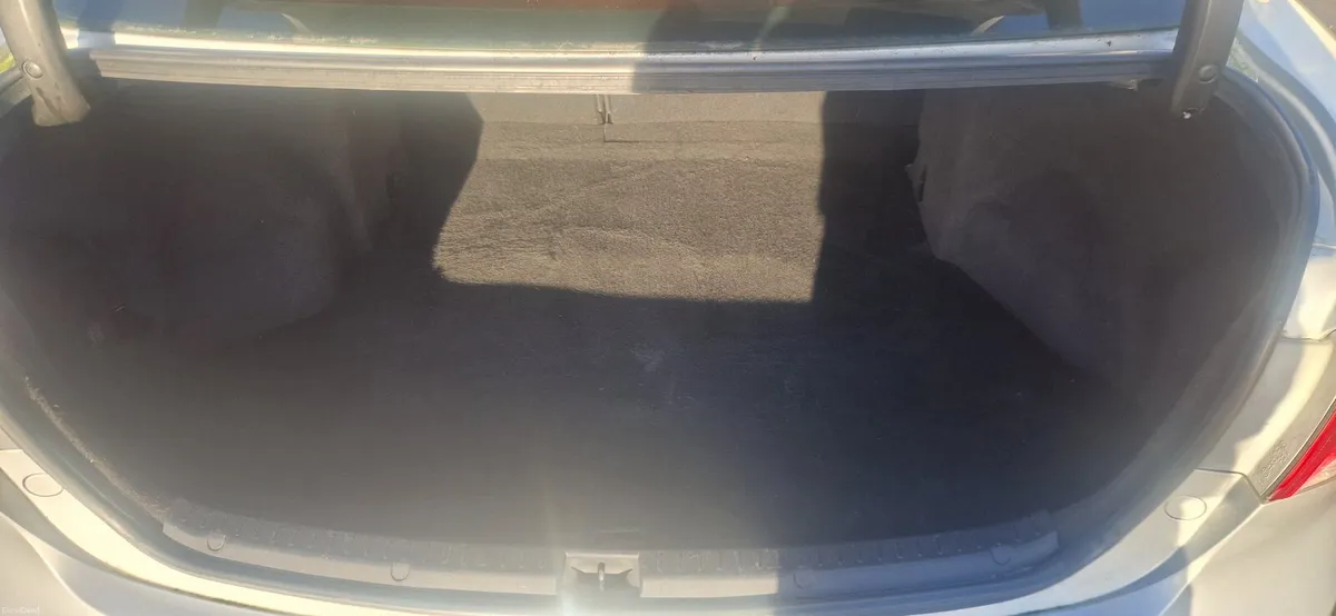 Toyota Avensis 2011 - Image 3