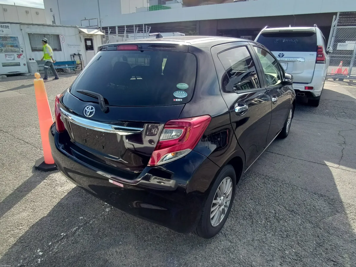 2016 Toyota Yaris Vitz 1.3 Automatic - Image 3