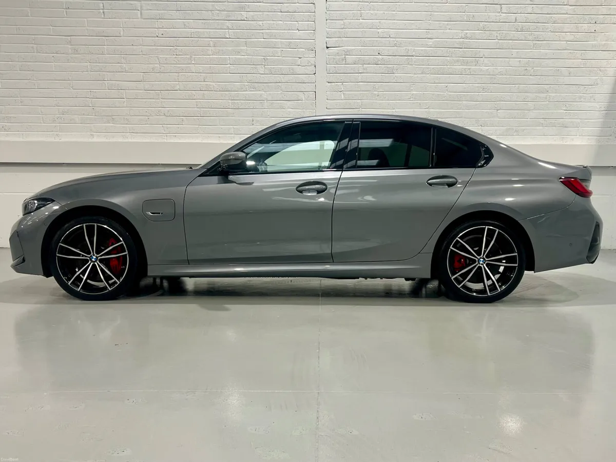 BMW 3 Series 330e (xDrive) M Sport Pro PHEV Auto - Image 4