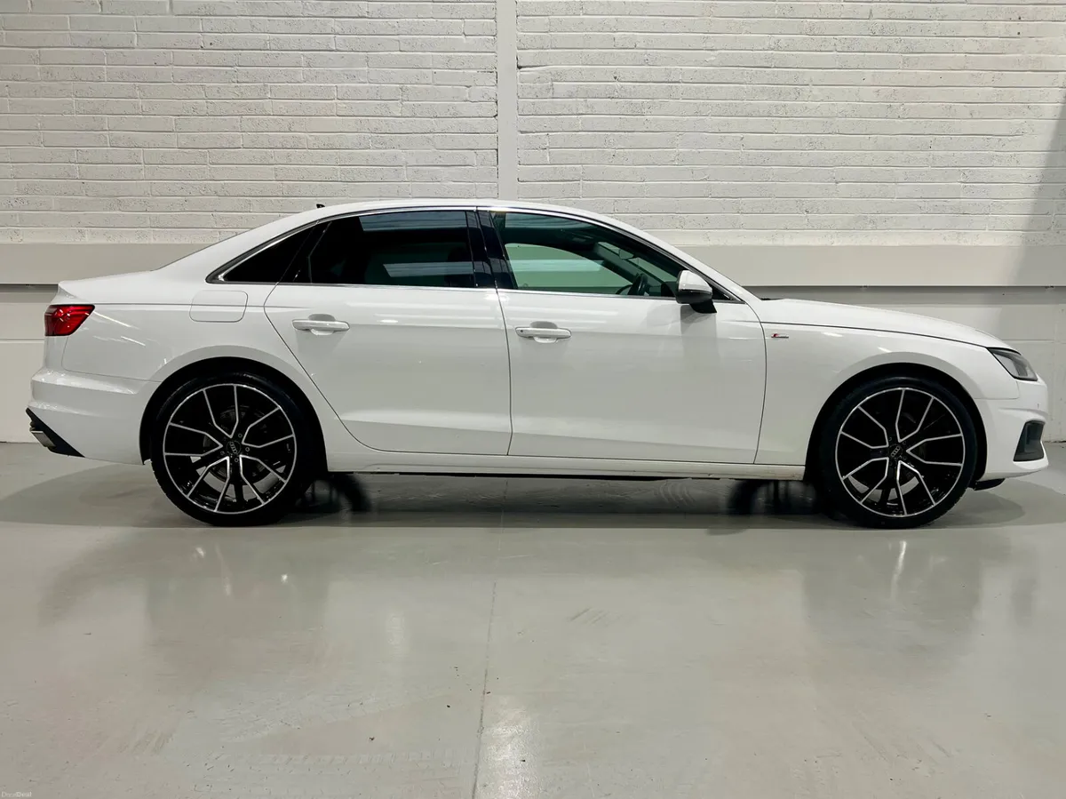 Audi A4 Technik 35 2.0TDI 163bhp 4dr S-Tronic Auto - Image 4