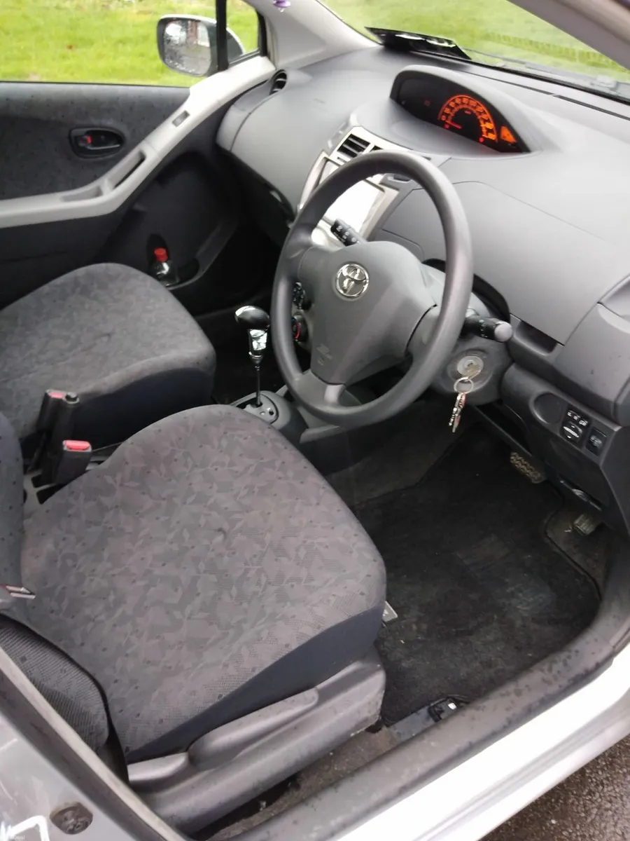 Toyota Vitz 2010 - Image 2