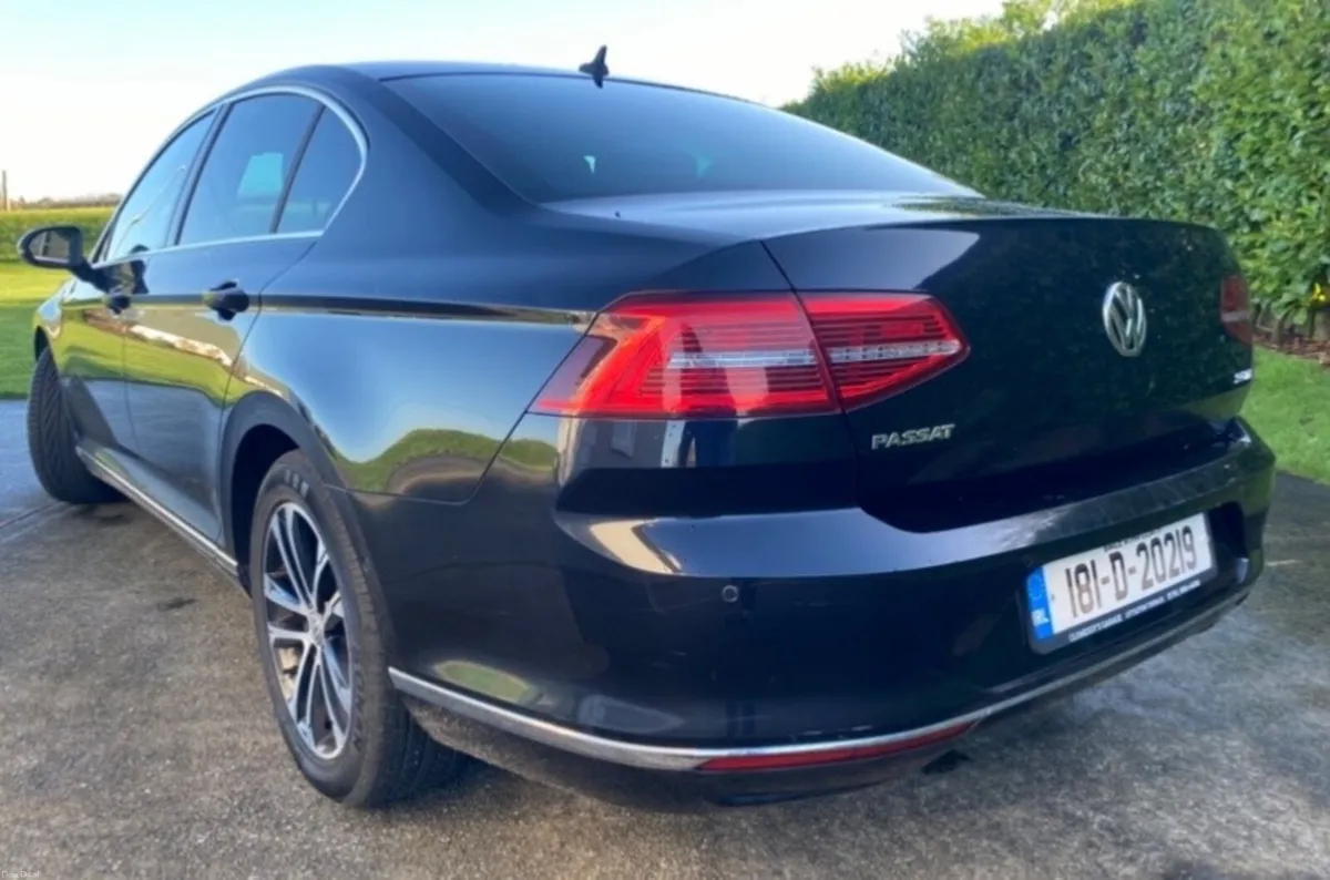 Volkswagen Passat 2018 - Image 2