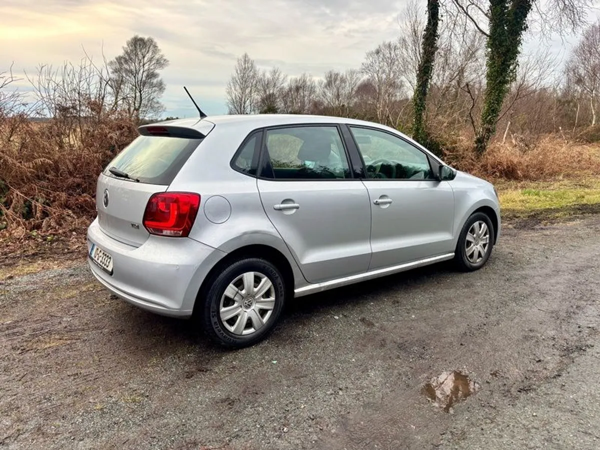 2010 Volkswagen Polo - Image 2