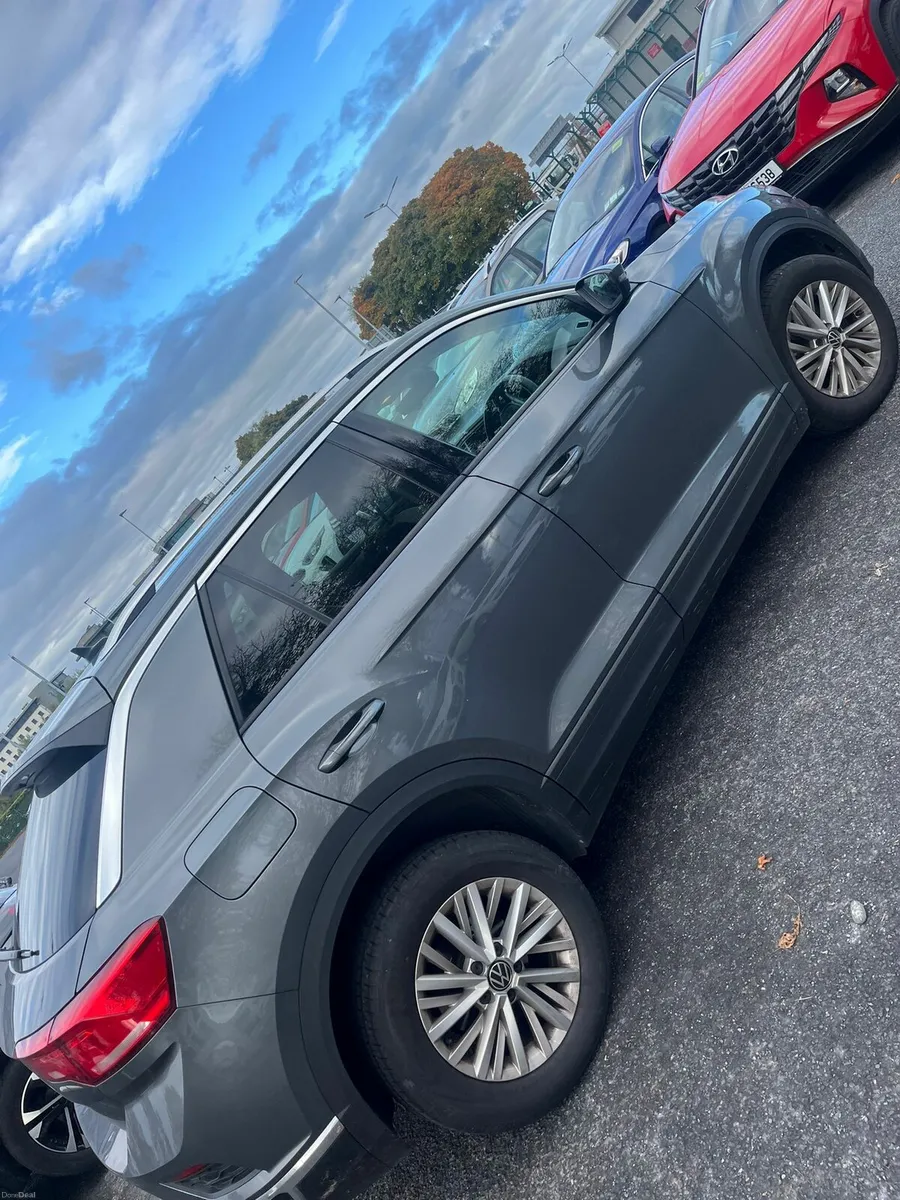 Volkswagen T-Roc - Image 4