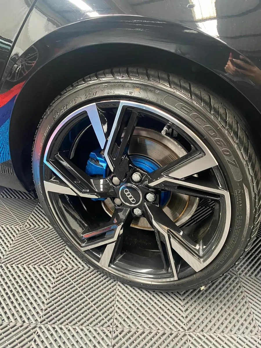 Audi A4 Estate - 2016 - S Line - Chrome Black - Image 3